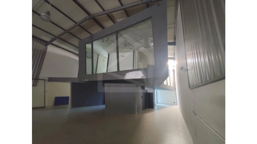 Armazém para Venda em São João da Madeira Foto 2