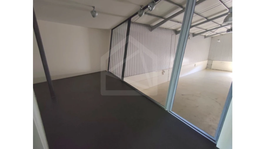 Armazém para Venda em São João da Madeira Foto 7