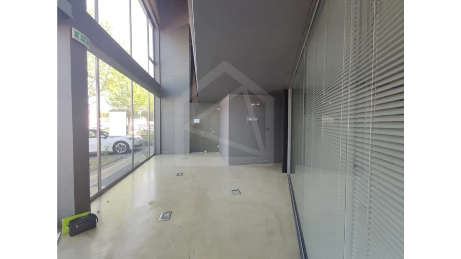 Armazém para Venda em São João da Madeira Foto 10