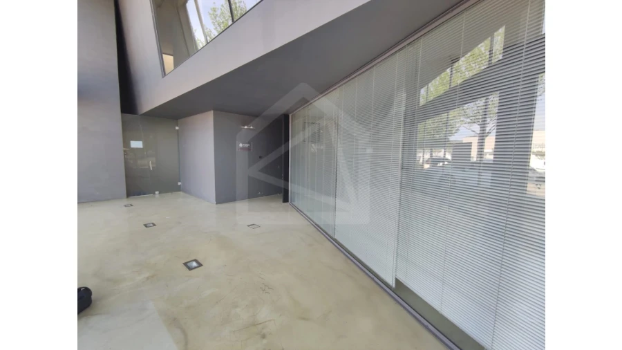 Armazém para Venda em São João da Madeira Foto 12