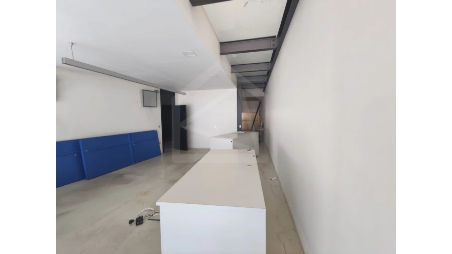 Armazém para Venda em São João da Madeira Foto 14