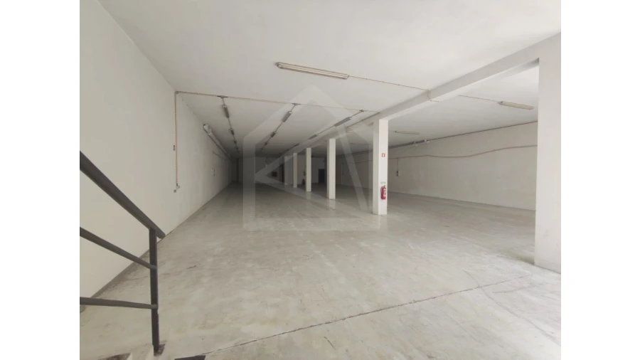 Armazém para Venda em São João da Madeira Foto 24