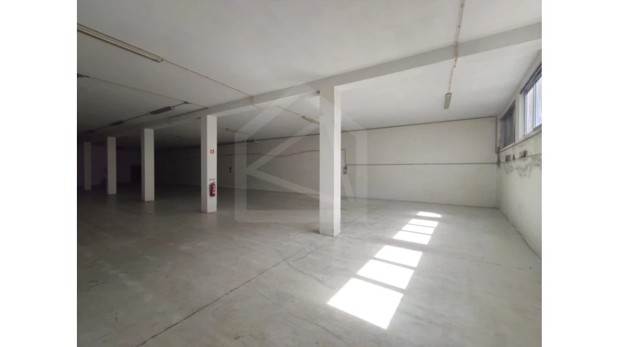 Armazém para Venda em São João da Madeira Foto 27