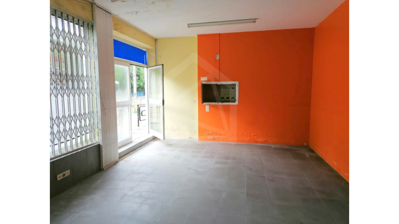 Loja para Venda em Santa Maria de Lamas Foto 6