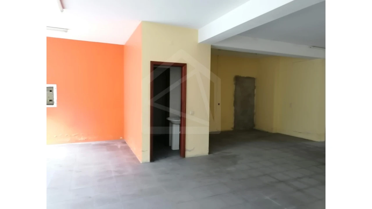 Loja para Venda em Santa Maria de Lamas Foto 9