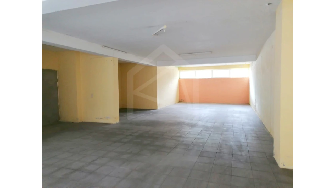 Loja para Venda em Santa Maria de Lamas Foto 10