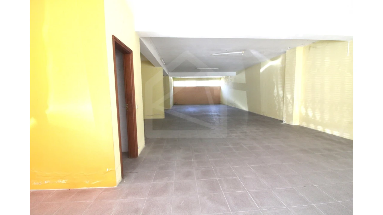 Loja para Venda em Santa Maria de Lamas Foto 14