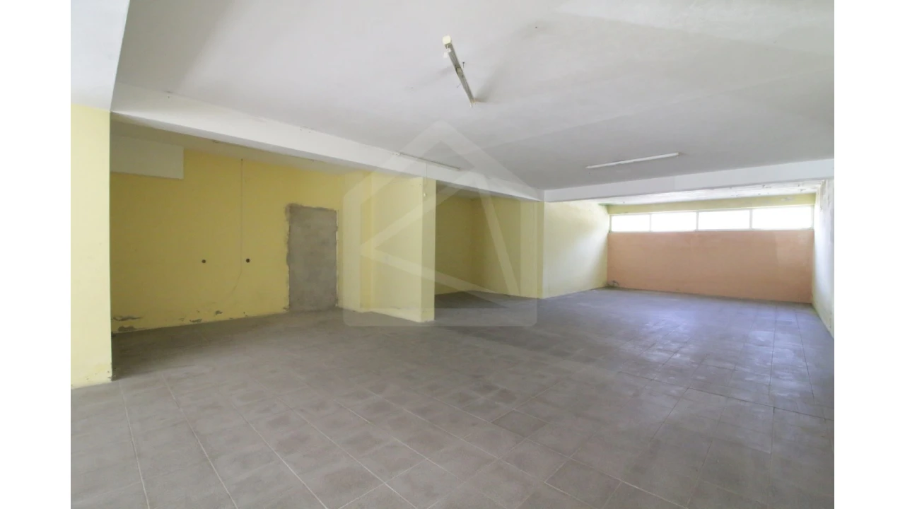 Loja para Venda em Santa Maria de Lamas Foto 17