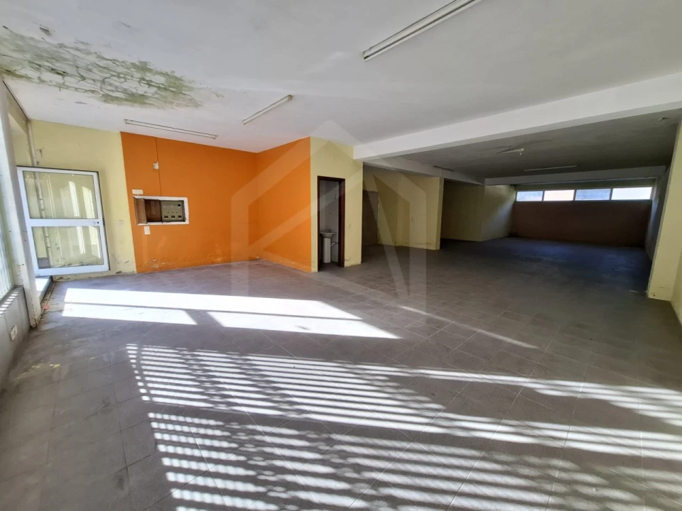 Loja para Venda em Santa Maria de Lamas Foto 2