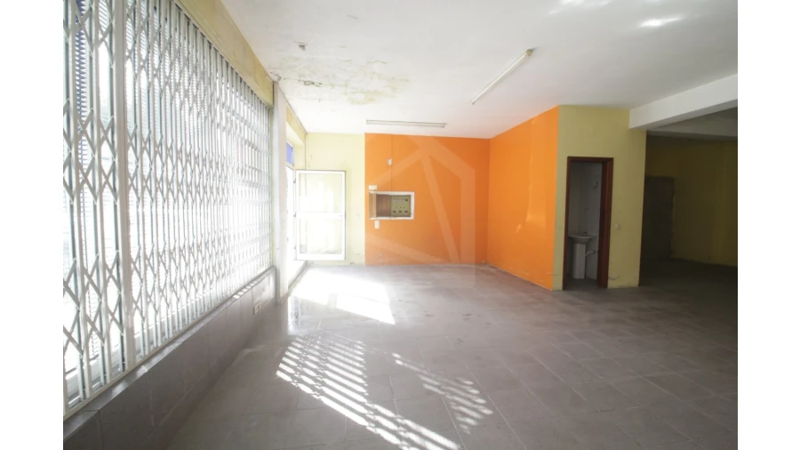 Loja para Venda em Santa Maria de Lamas Foto 15