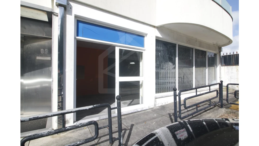 Loja para Venda em Santa Maria de Lamas Foto 24