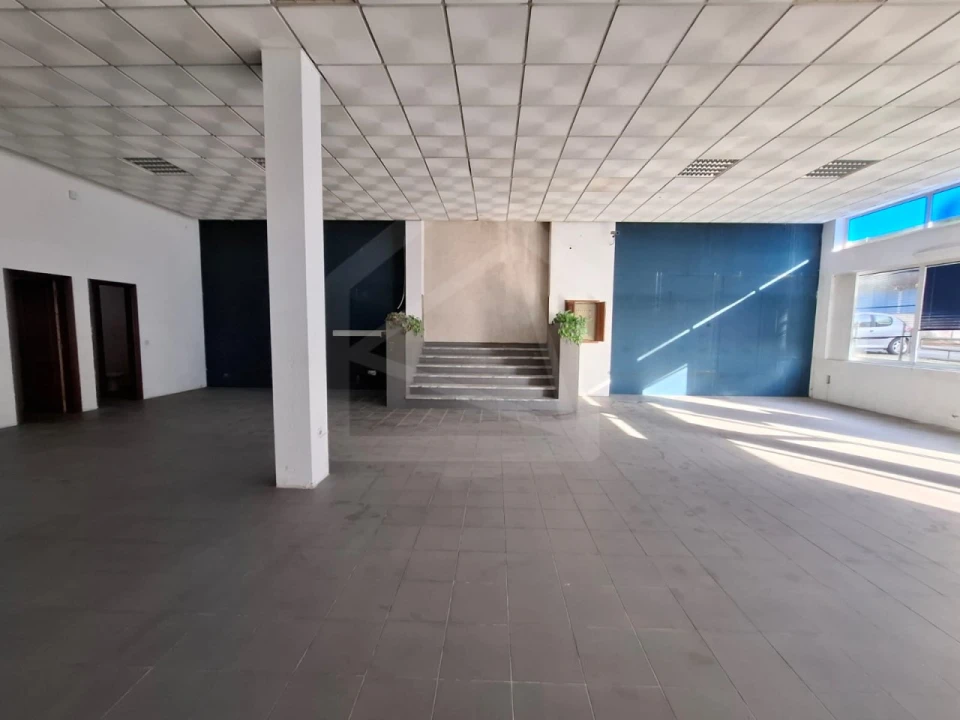 Loja para Venda em Santa Maria de Lamas Foto 1