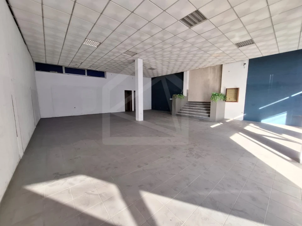 Loja para Venda em Santa Maria de Lamas Foto 4