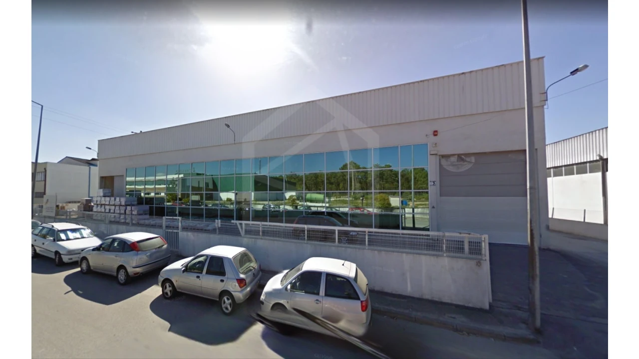 Armazém para Venda em Oiã Foto 1