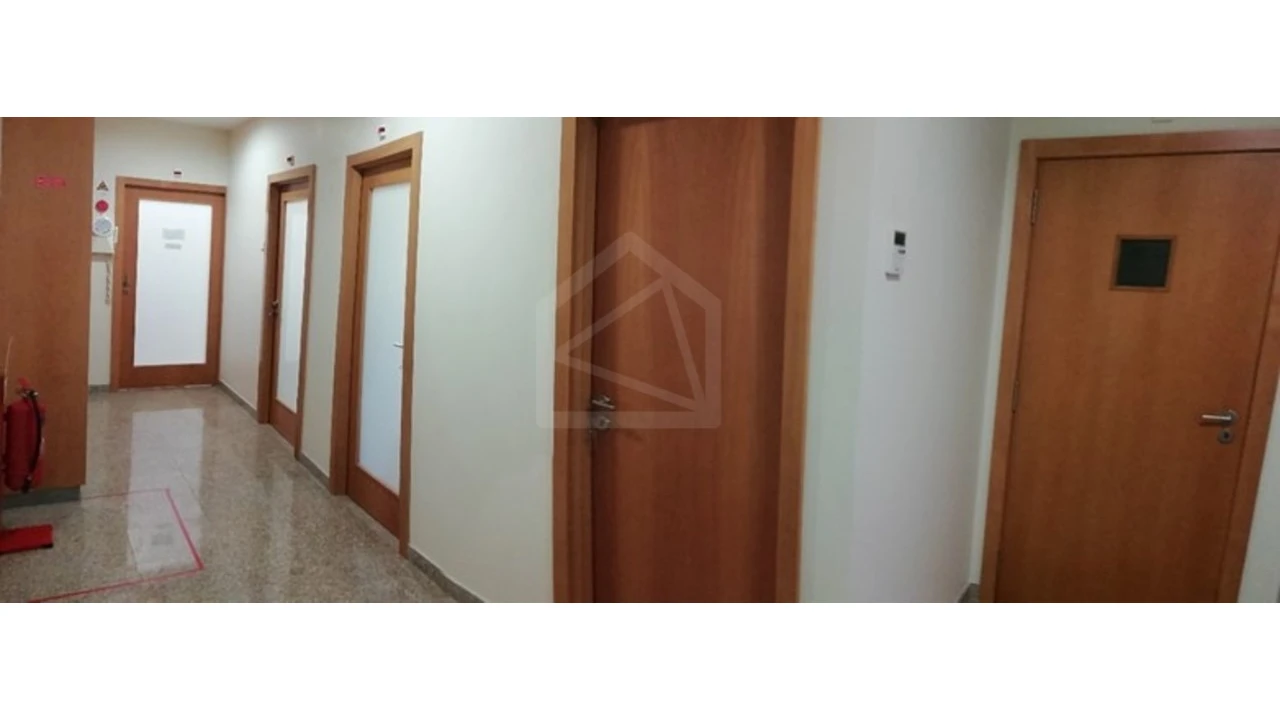 Loja para Arrendamento em Lordelo do Ouro e Massarelos Foto 6