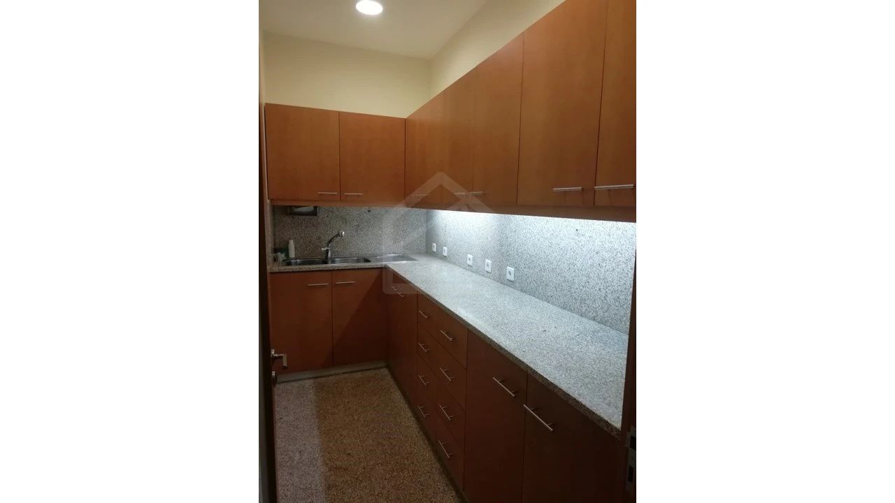 Loja para Arrendamento em Lordelo do Ouro e Massarelos Foto 11