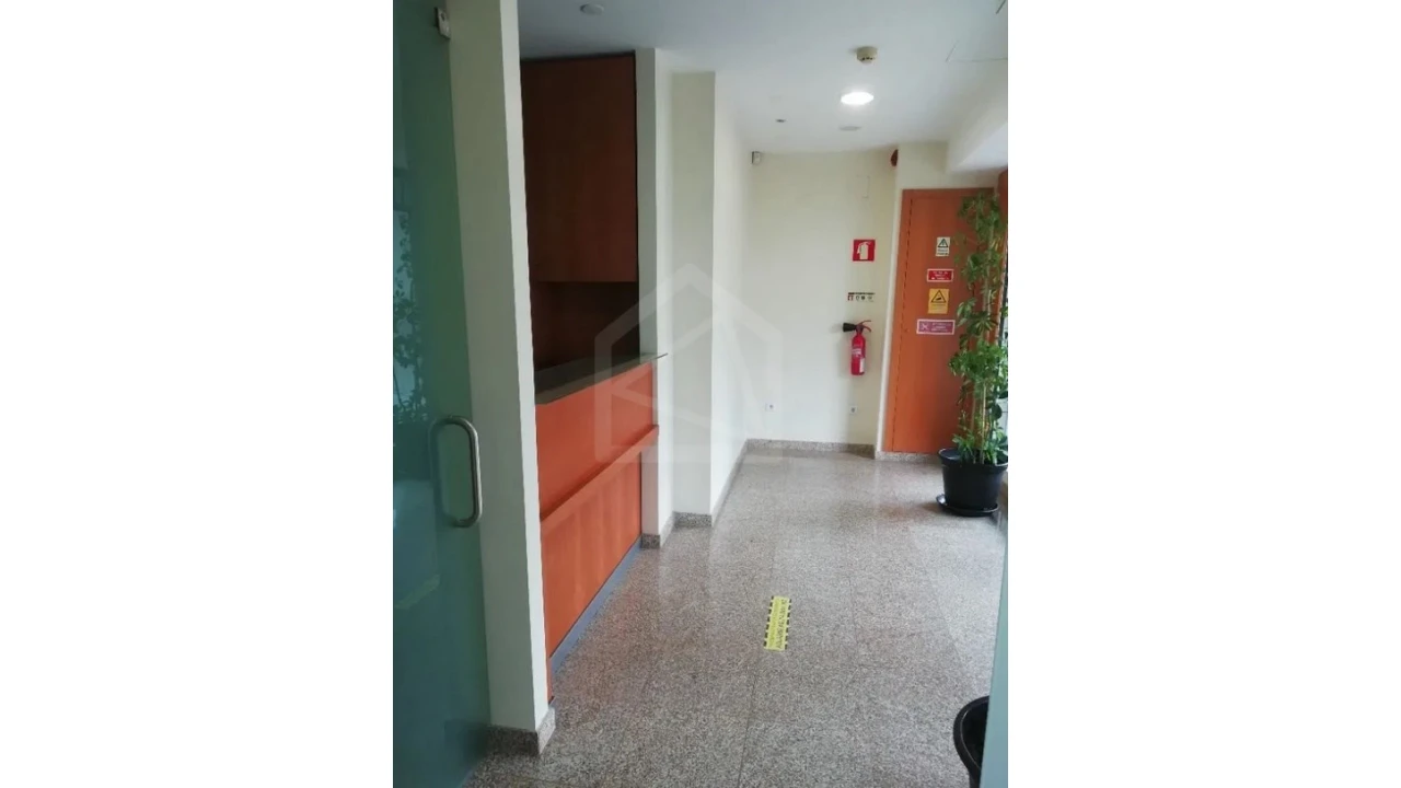 Loja para Arrendamento em Lordelo do Ouro e Massarelos Foto 3