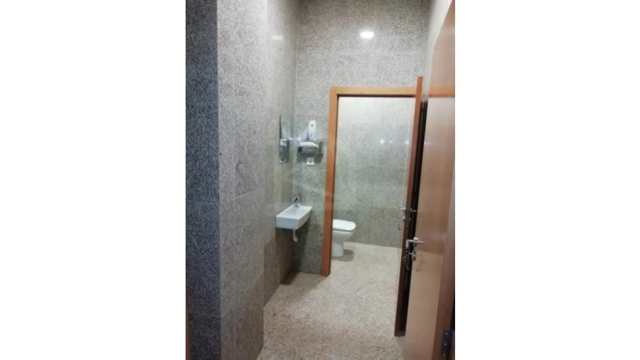 Loja para Arrendamento em Lordelo do Ouro e Massarelos Foto 9