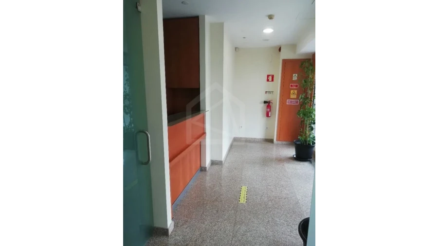 Loja para Arrendamento em Lordelo do Ouro e Massarelos Foto 3