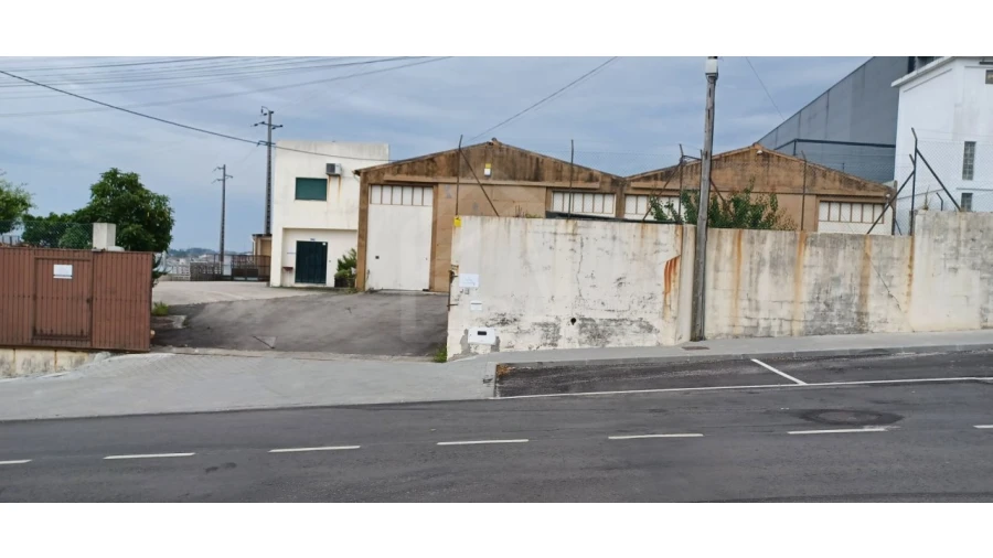 Armazém para Venda em Lourosa Foto 1