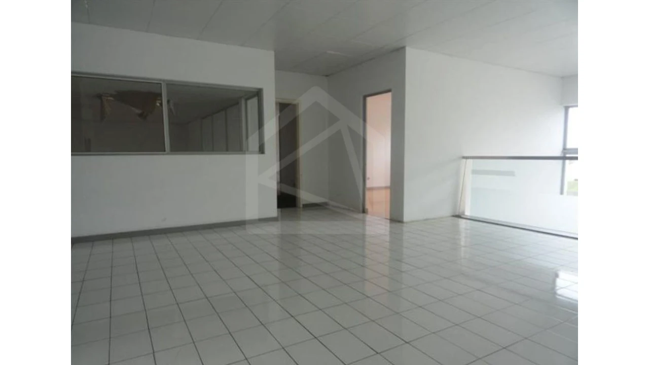 Armazém para Venda em Silvalde Foto 3