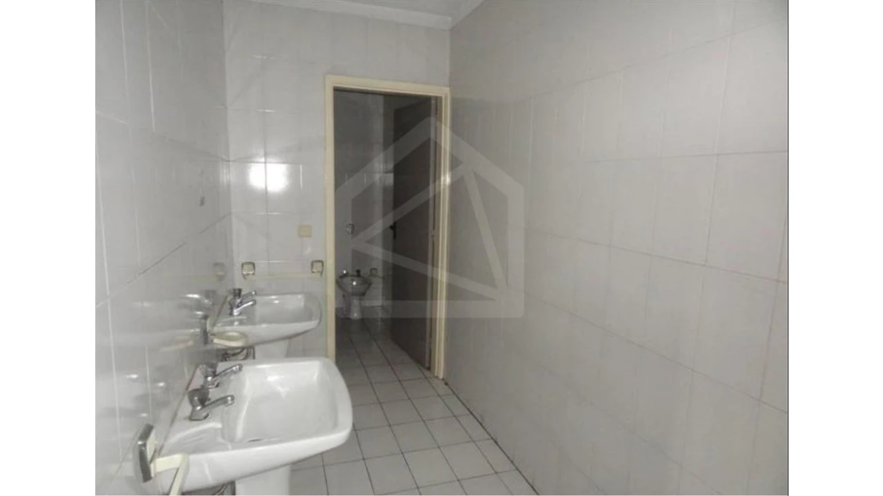 Armazém para Venda em Silvalde Foto 6