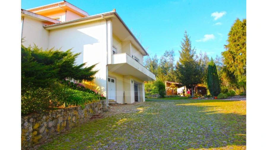 Moradia T3 para Venda em Ossela Foto 3