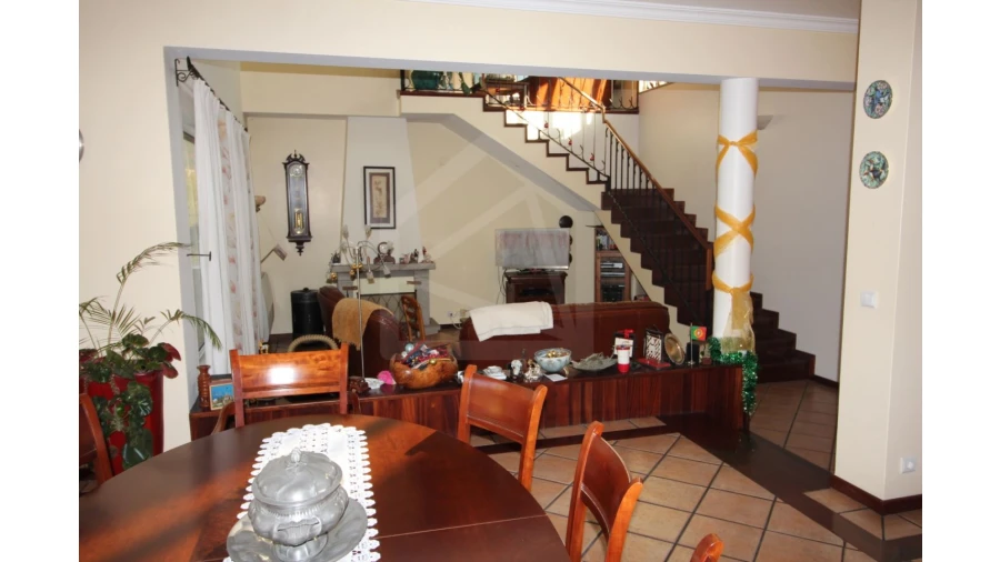 Moradia T3 para Venda em Ossela Foto 6