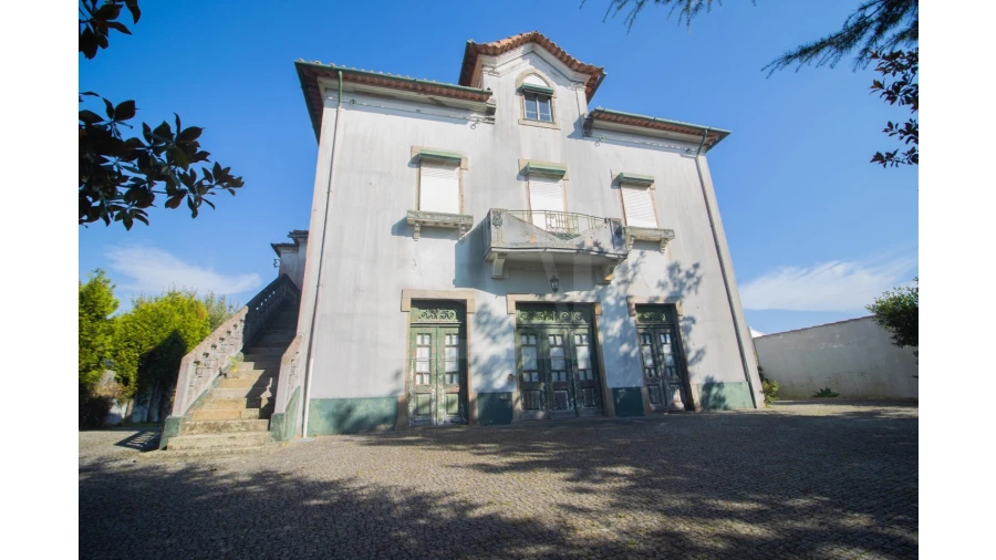 Moradia T7 para Venda em Vila de Cucujães