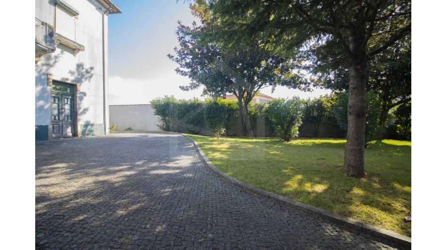 Moradia T7 para Venda em Vila de Cucujães Foto 3