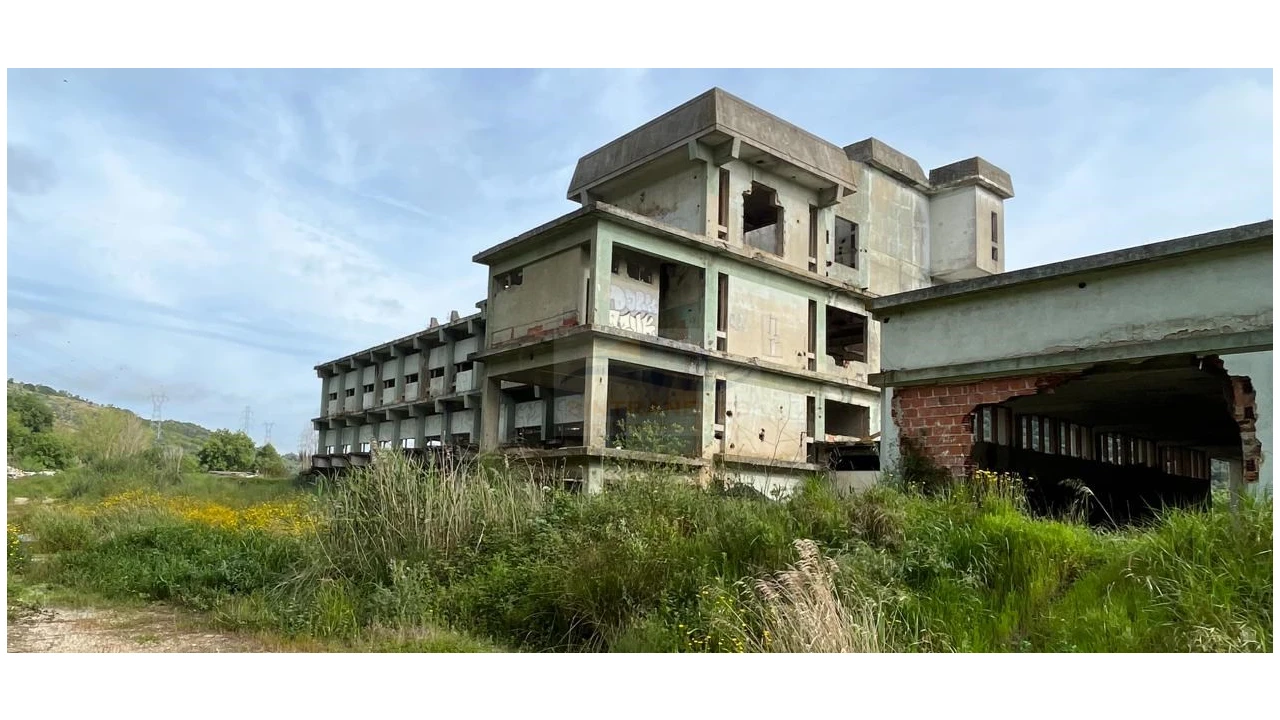 Armazém para Venda em Camarate, Unhos e Apelação Foto 1