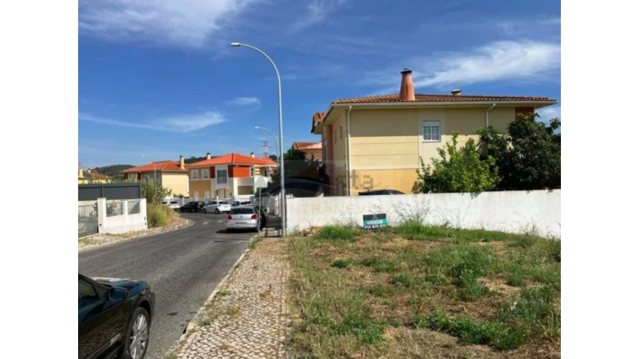 Terreno para Venda em Carregado e Cadafais Foto 1
