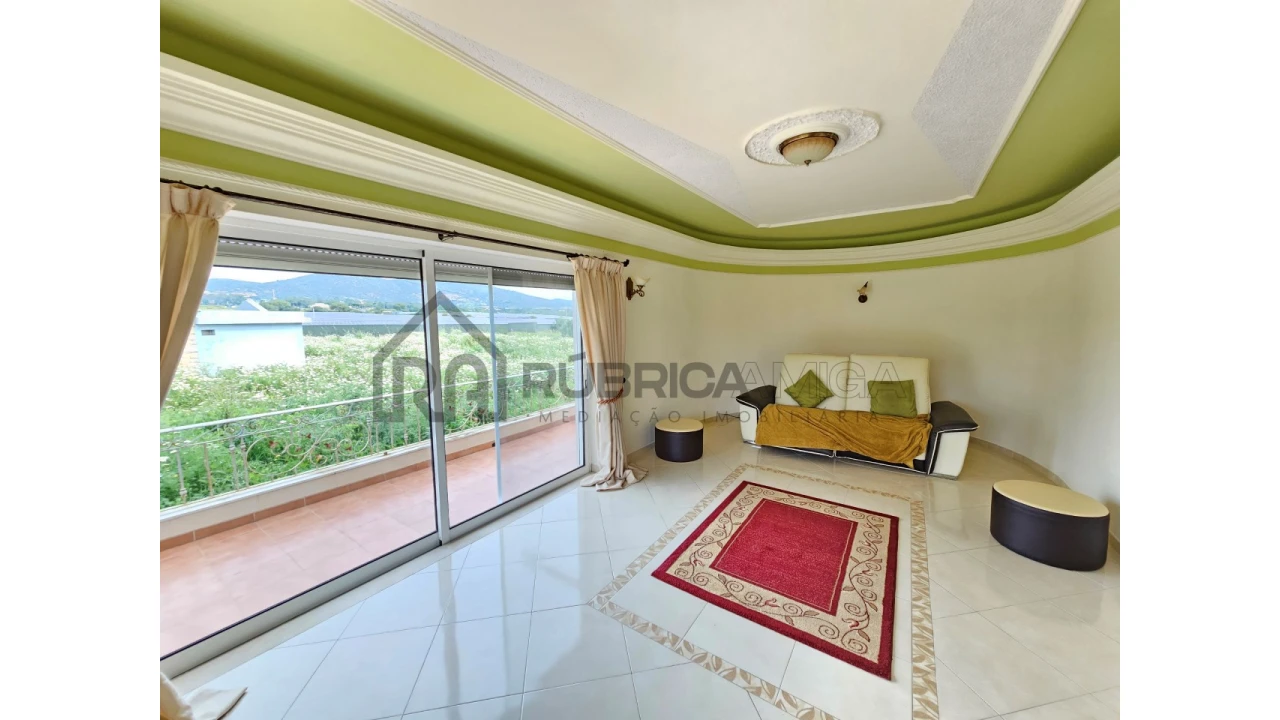 Moradia T3 para Venda em Santa Barbara de Nexe Foto 4