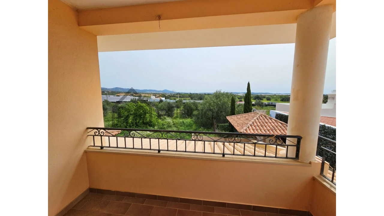 Moradia T3 para Venda em Santa Barbara de Nexe Foto 24