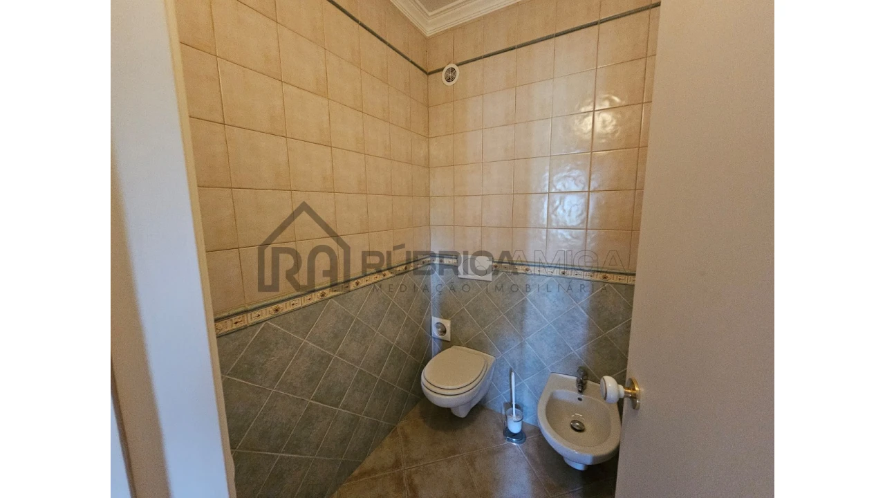 Moradia T3 para Venda em Santa Barbara de Nexe Foto 25