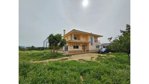 Moradia T3 para Venda em Santa Barbara de Nexe