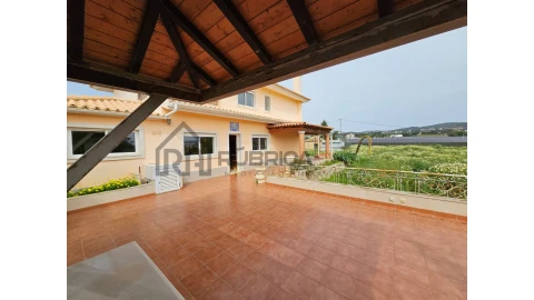 Moradia T3 para Venda em Santa Barbara de Nexe