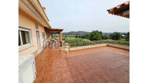 Moradia T3 para Venda em Santa Barbara de Nexe