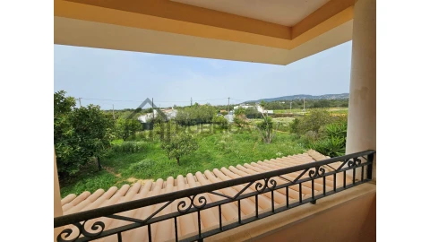 Moradia T3 para Venda em Santa Barbara de Nexe