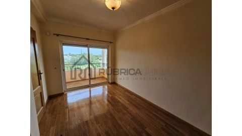 Moradia T3 para Venda em Santa Barbara de Nexe