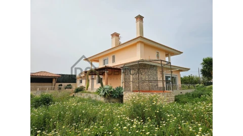 Moradia T3 para Venda em Santa Barbara de Nexe