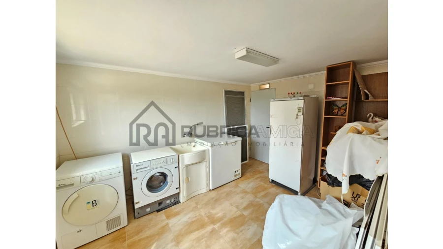 Moradia T3 para Venda em Santa Barbara de Nexe Foto 14