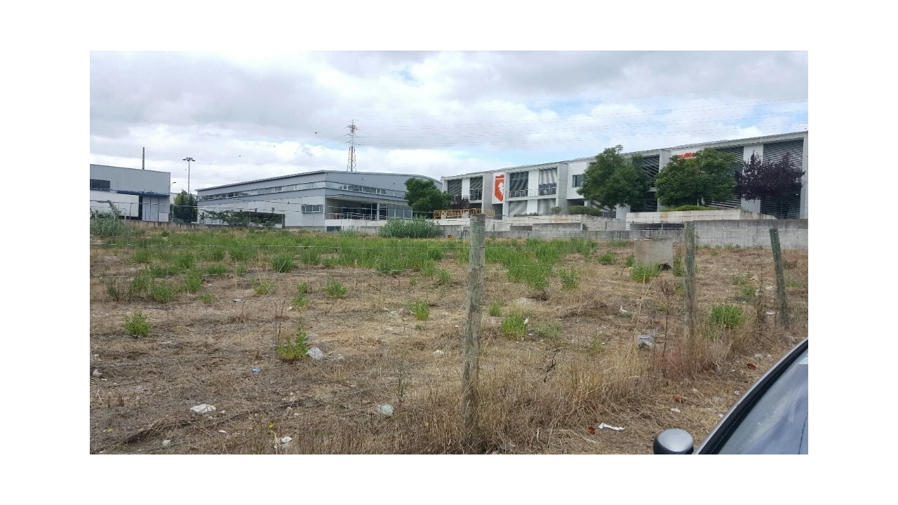 Terreno para Venda em Azambuja Foto 1