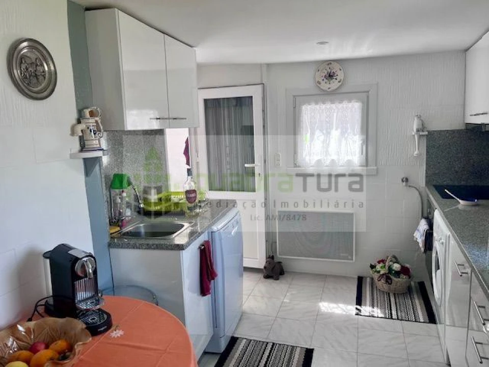Moradia T2 para Venda em Arcozelo Foto 8