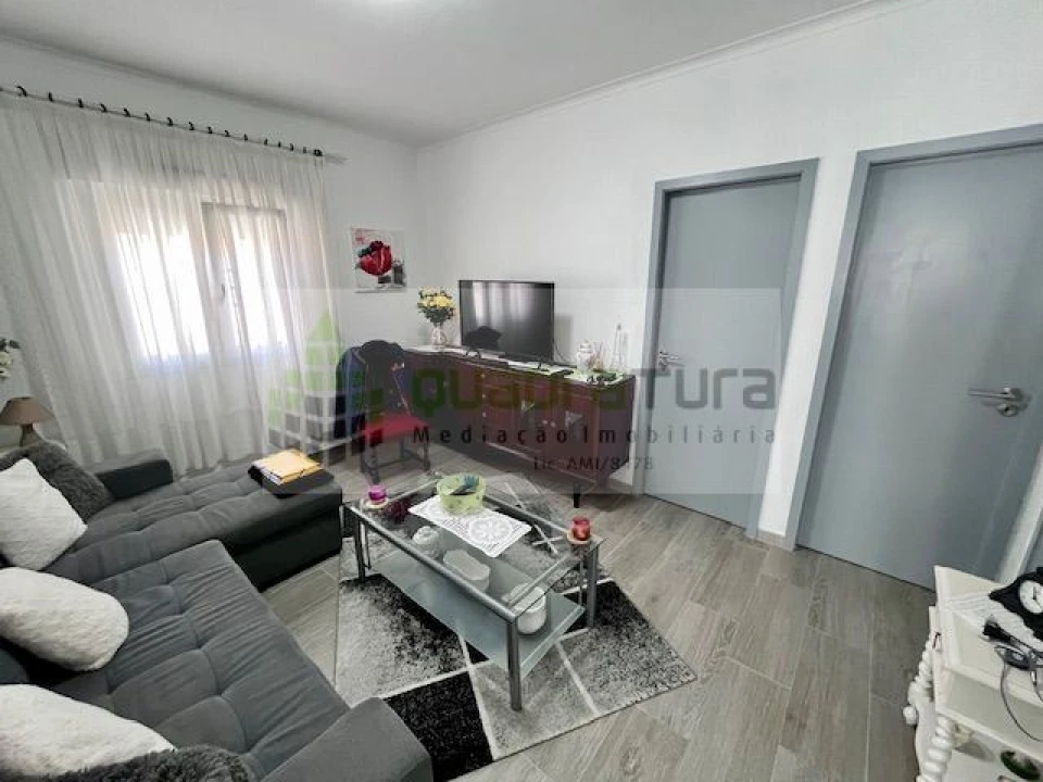 Moradia T2 para Venda em Arcozelo Foto 10