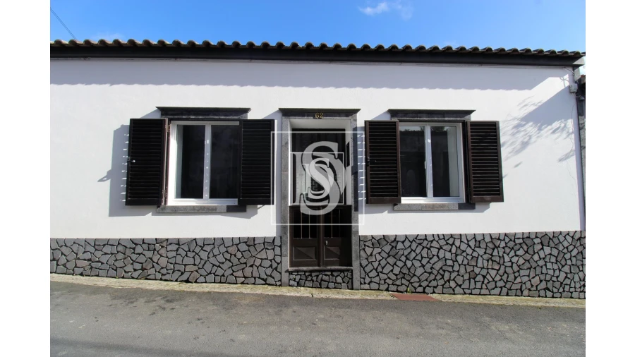 Moradia T2 para Venda em Povoação Foto 2