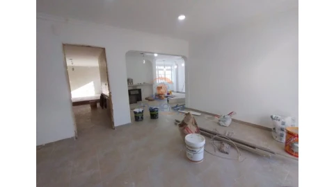 Moradia T3 para Venda em Carcavelos e Parede