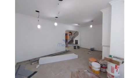 Moradia T3 para Venda em Carcavelos e Parede