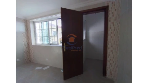 Moradia T3 para Venda em Carcavelos e Parede
