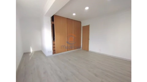 Moradia T3 para Venda em Carcavelos e Parede